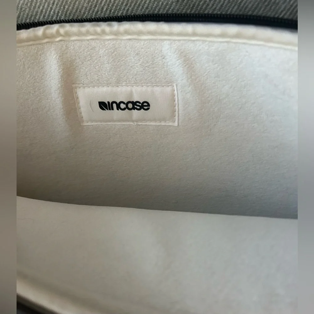 Incase LAPTOP CASE For 15” MacBook Pro Classic Neoprene Sleeve Water Resistant